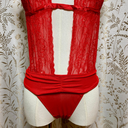 Fredericks of Hollywood Red Lace Sexy Halter Teddy M/L Coquette Pinup Baddie