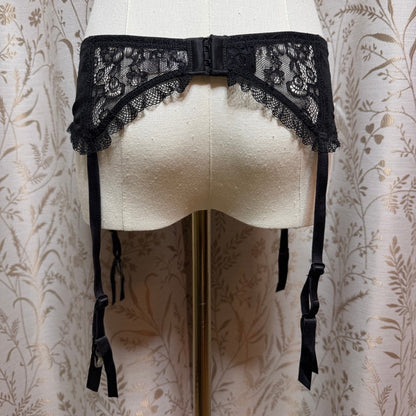 Victoria's Secret Womens Black Lace Garter Belt L Boudoir Sexy Vampy Coquette
