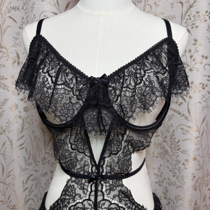 Victorias Secret Womens Lace Ruffle Peek-a-boo Garter Teddy XL Sexy Vampy Goth