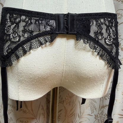 Victoria's Secret Womens Black Lace Garter Belt L Boudoir Sexy Vampy Coquette