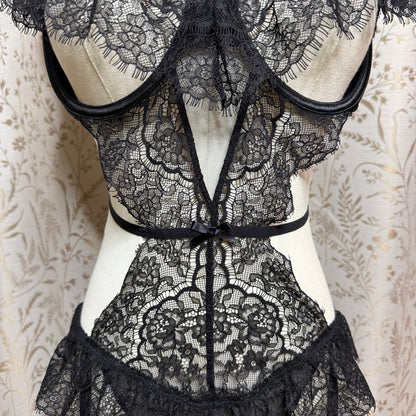 Victorias Secret Womens Lace Ruffle Peek-a-boo Garter Teddy XL Sexy Vampy Goth