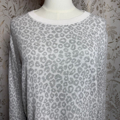 A New Day White Gray Animal Print Sweater Women XL Leopard Minimalist Cozy Chic