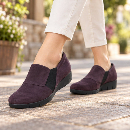 Clarks Artisan Daelyn Monarch Suede Slip-On Loafers Women 11 Purple Comfort NWT