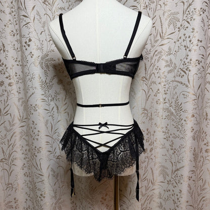 Victorias Secret Womens Lace Ruffle Peek-a-boo Garter Teddy XL Sexy Vampy Goth