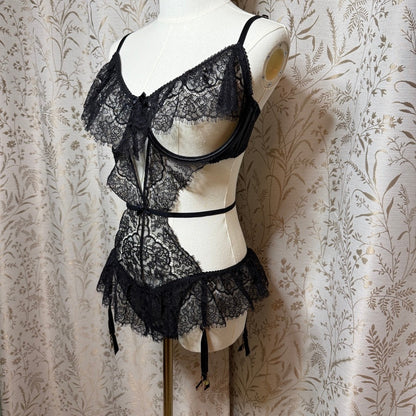 Victorias Secret Womens Lace Ruffle Peek-a-boo Garter Teddy XL Sexy Vampy Goth