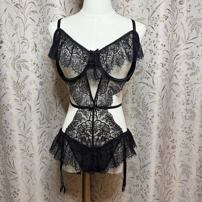 Victorias Secret Womens Lace Ruffle Peek-a-boo Garter Teddy XL Sexy Vampy Goth