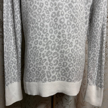 A New Day White Gray Animal Print Sweater Women XL Leopard Minimalist Cozy Chic