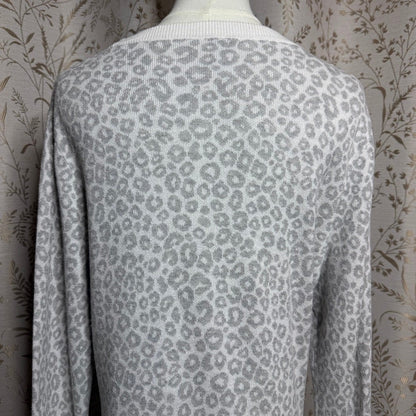 A New Day White Gray Animal Print Sweater Women XL Leopard Minimalist Cozy Chic
