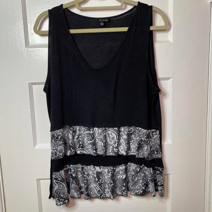 Yak & Yeti Lightweight Black and Paisley Layered Tank Top Large Womens Classic